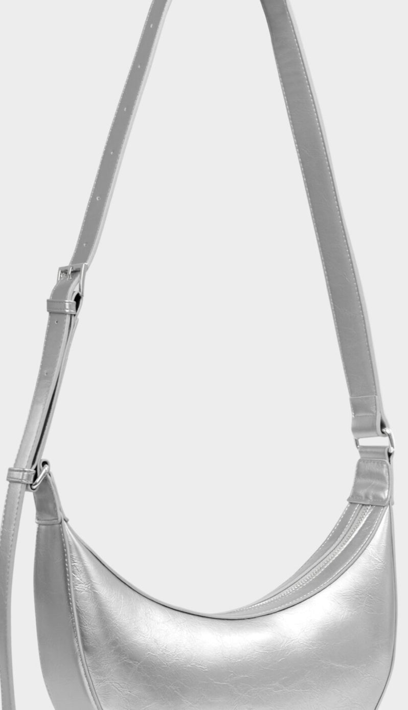 AMINA PATENT CRACKLE SLING BAG| SILVER