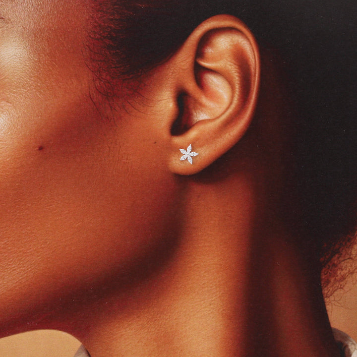 TT51134 BEAUTIFUL SPARKLE Five Crystal Flower Earrings