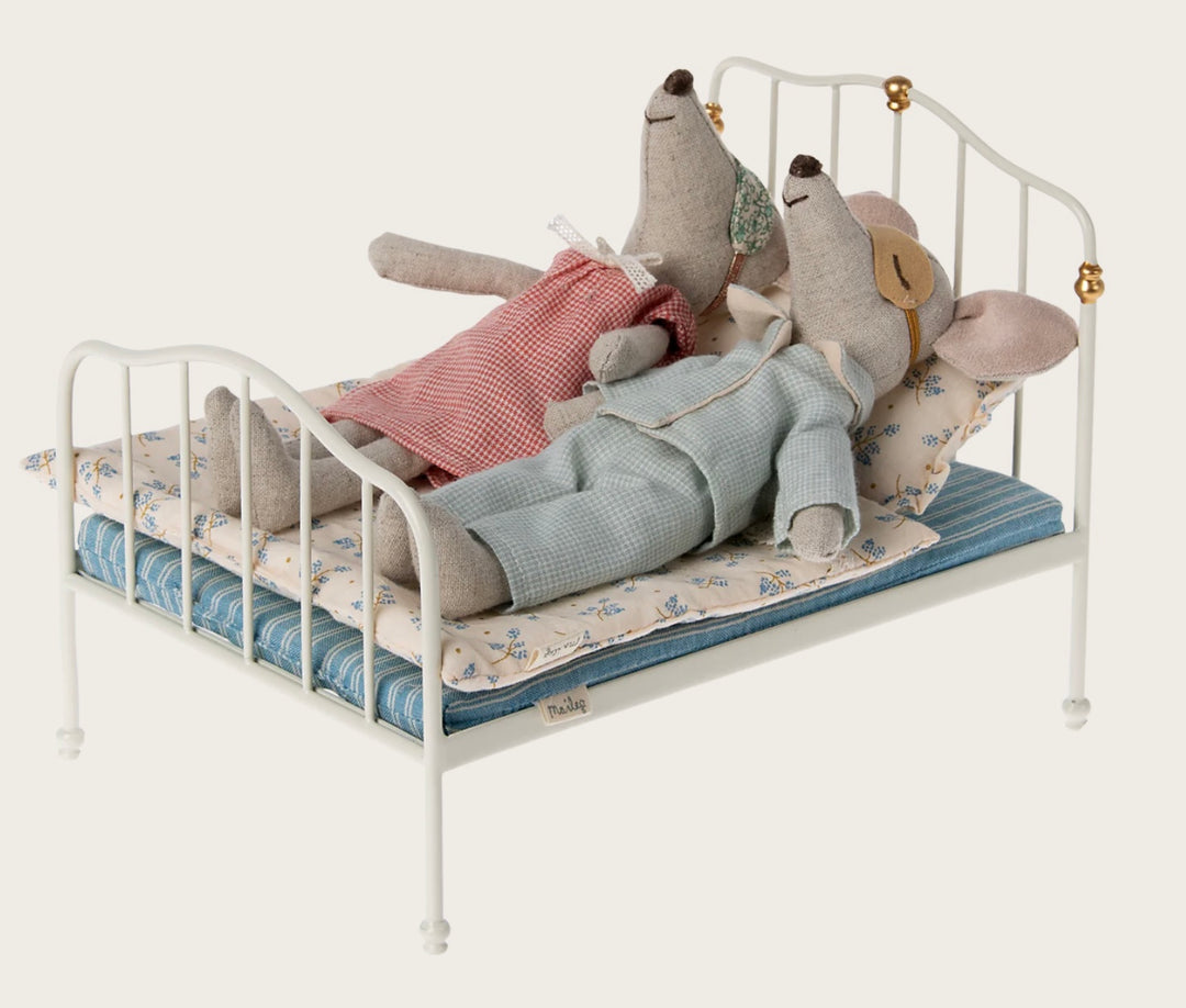 BED, MOUSE OFF WHITE