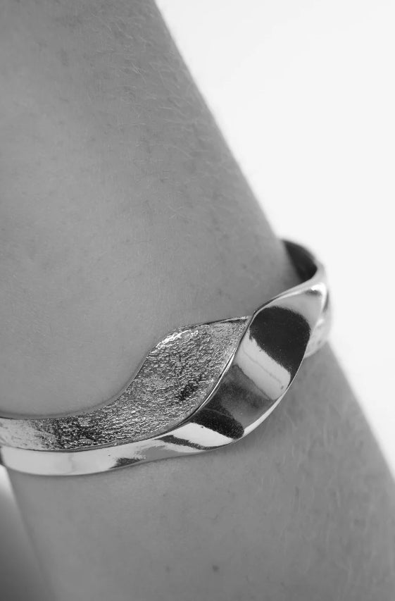 WAVE BANGLE SILVER