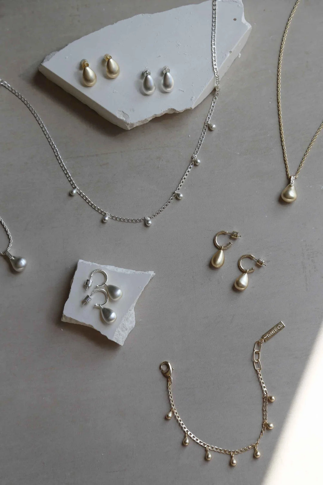 TEARDROP EARRINGS GOLD