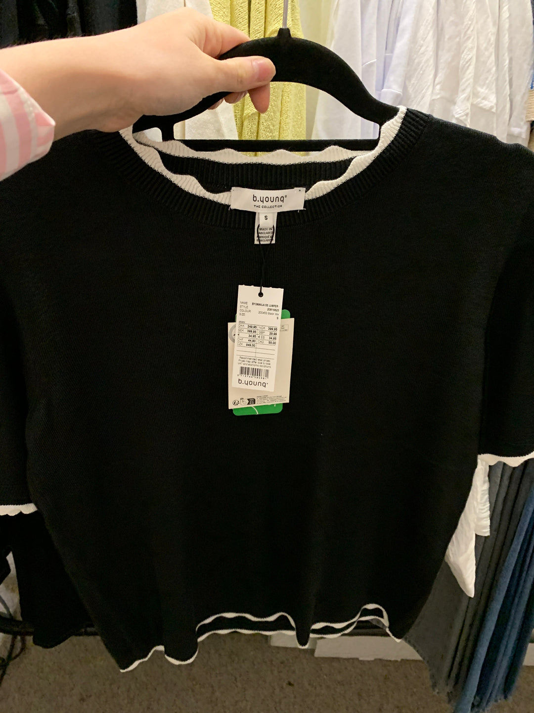BLACK OMANJA SHORT SLEEVE JUMPER