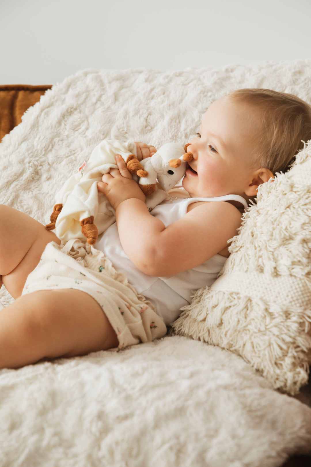 Sophie La Girafe Comforter With Soother Holder