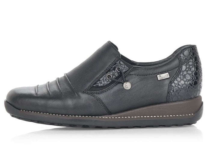 BLACK LEATHER CROC DETAIL SLIP ON SHOE