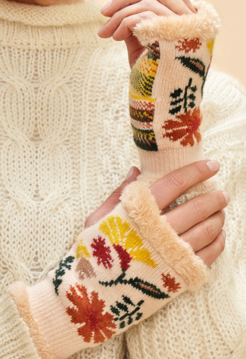 WATERCOLOUR FLORAL WRIST WARMERS CREAM