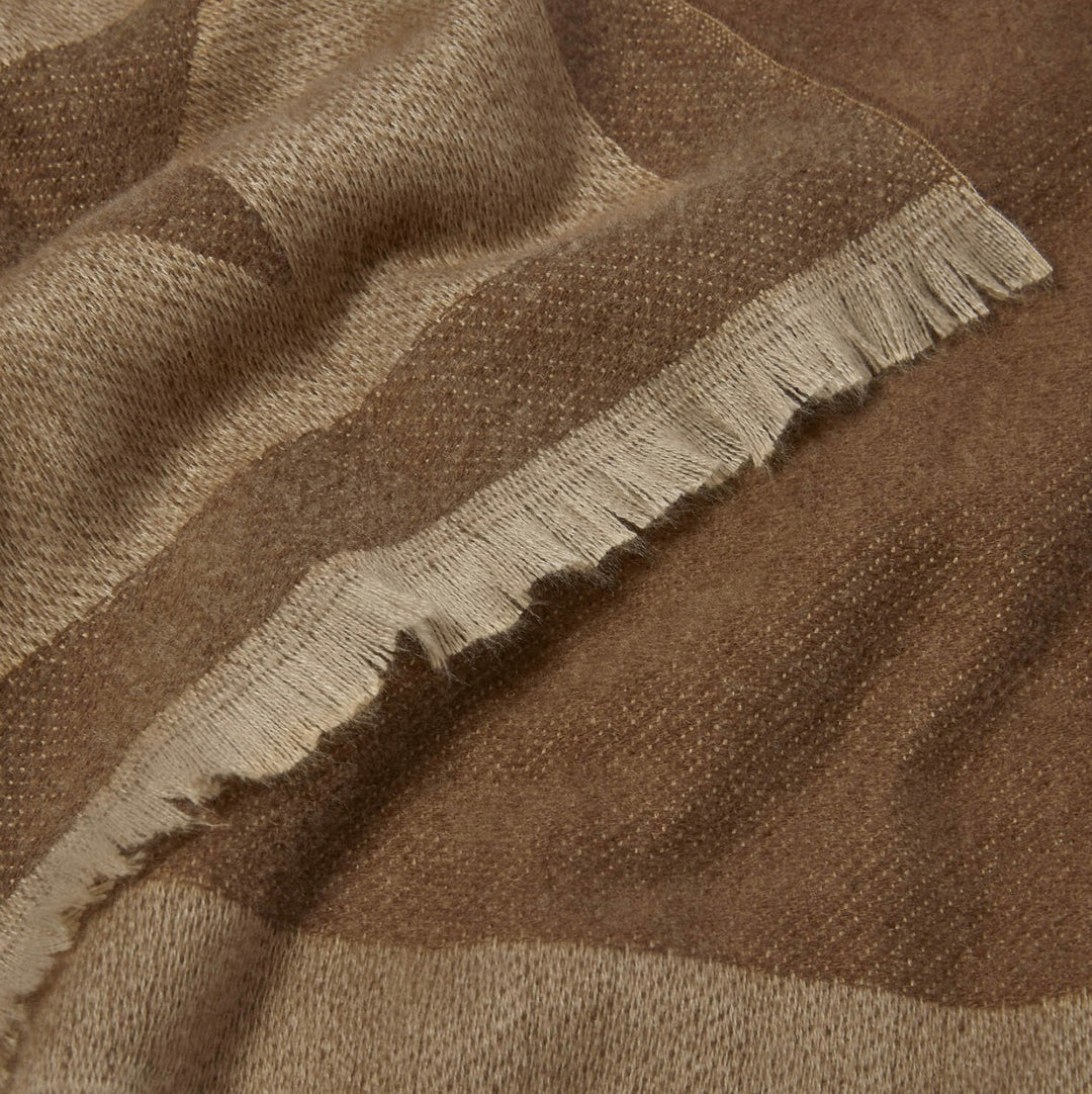 LARGE STAR PRINTED BLANKET SCARF IN CHOCOLATE AND SOFT TAN