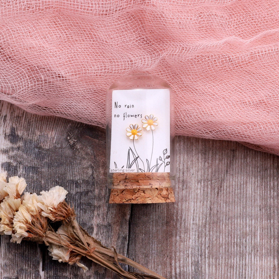 TT51018 No rain no flowers enamel daisy earrings: Silver