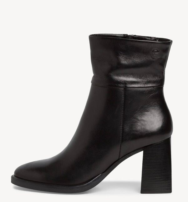 BLACK LEATHER HEELED ANKLE BOOT