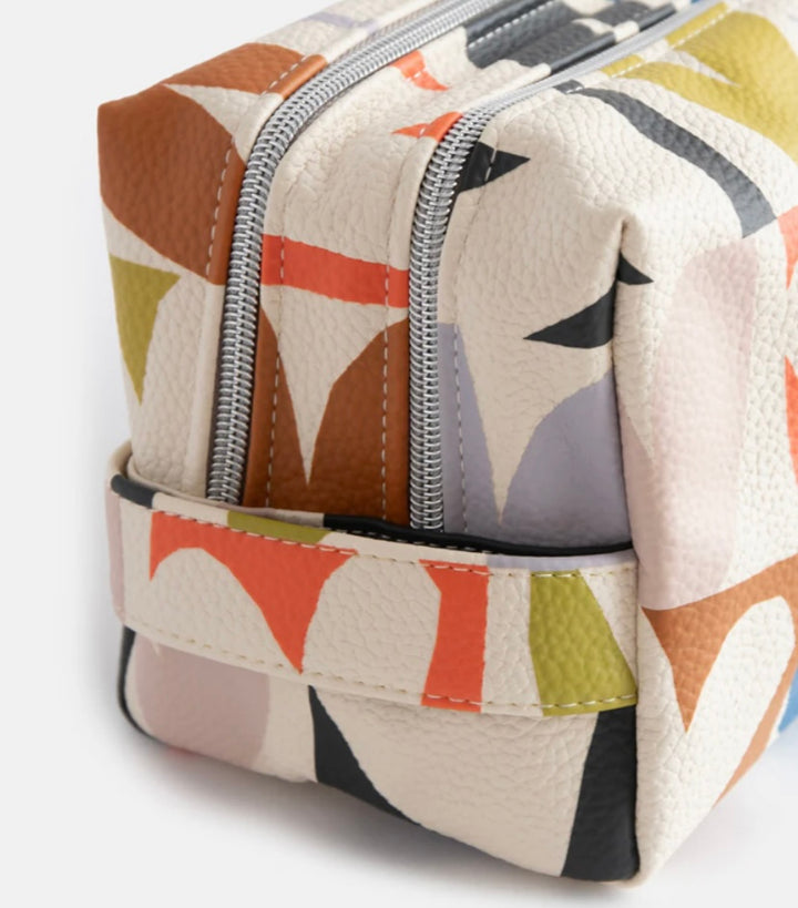 MULTI CHECKMATE HEART LARGE TRAVEL WASHBAG