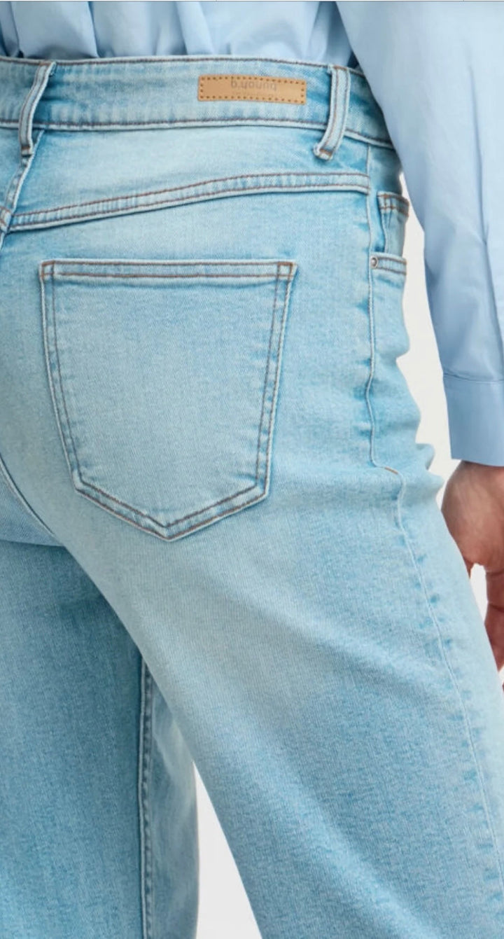 LIGHT BLUE DENIM LOETTA JEAN