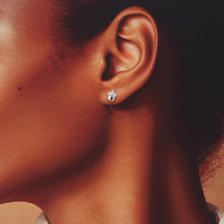 XT005 'STOCKING' Christmas Nuts Earrings: Silver