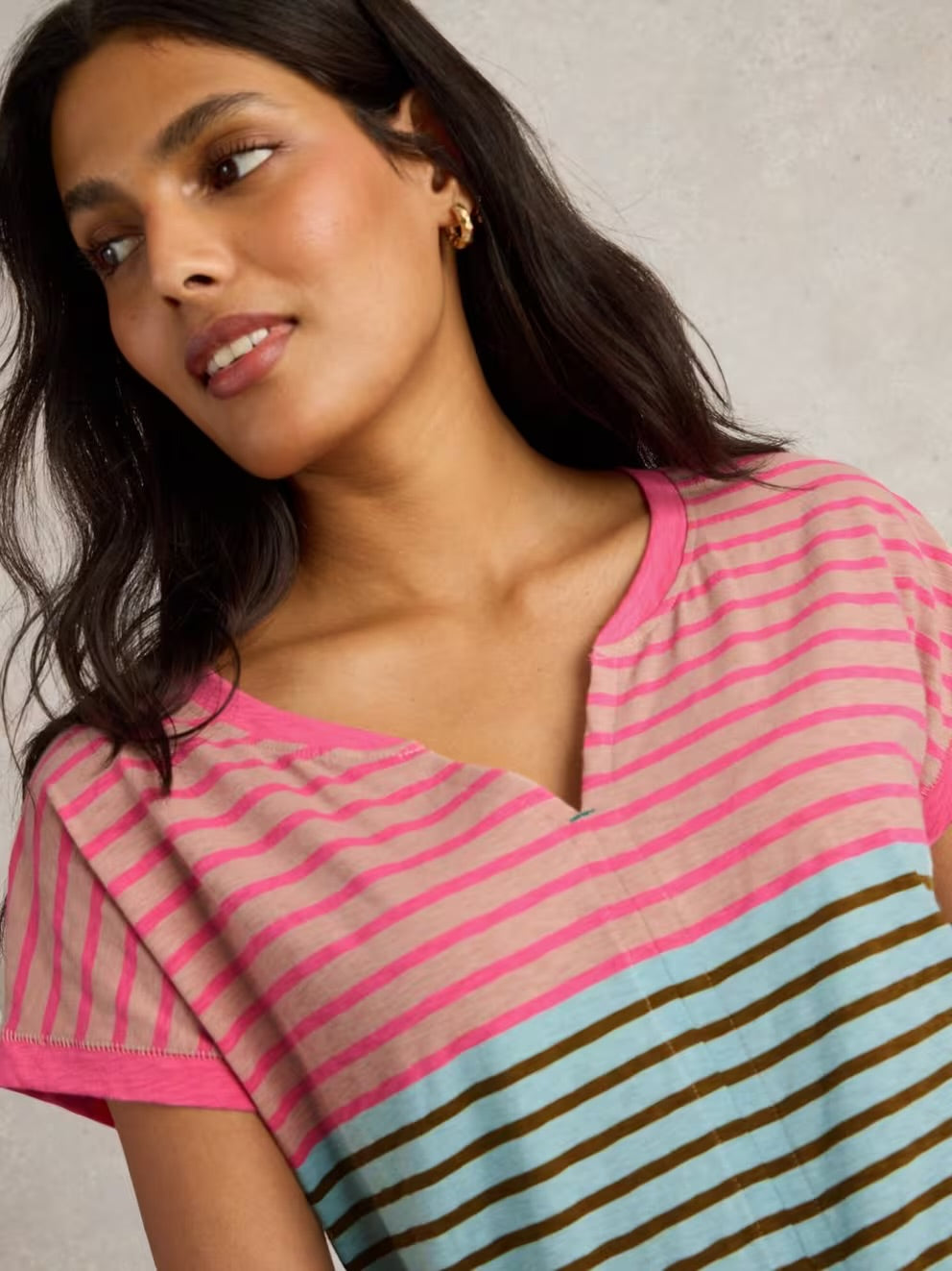 NELLY NOTCH NECK TEE PINK MLT