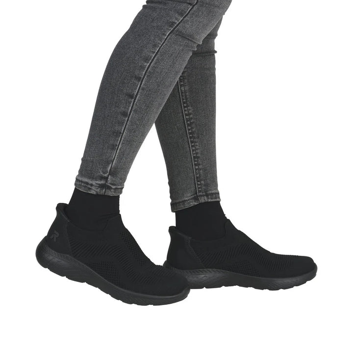 M5072-00 BLACK SPORT ELASTICATED SHOE