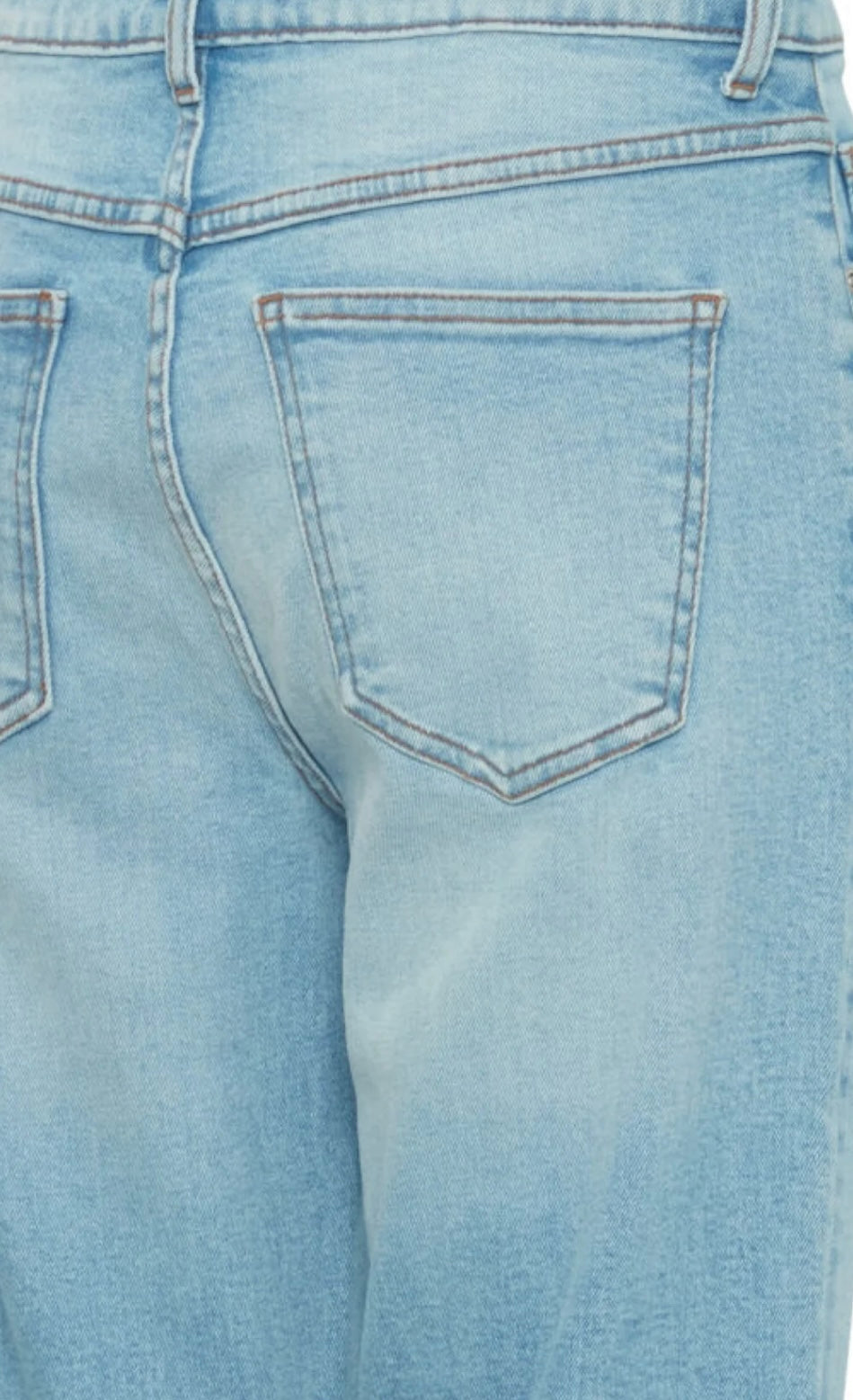 LIGHT BLUE DENIM LOETTA JEAN
