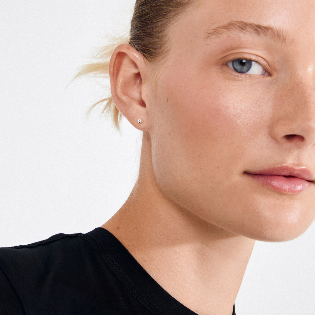 MOLLY SILVER STUD EARRINGS