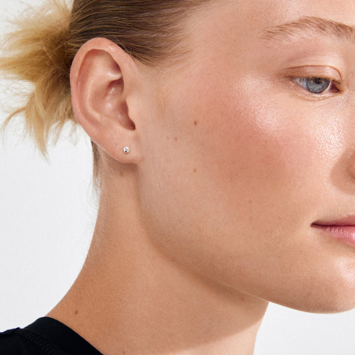 MOLLY SILVER STUD EARRINGS