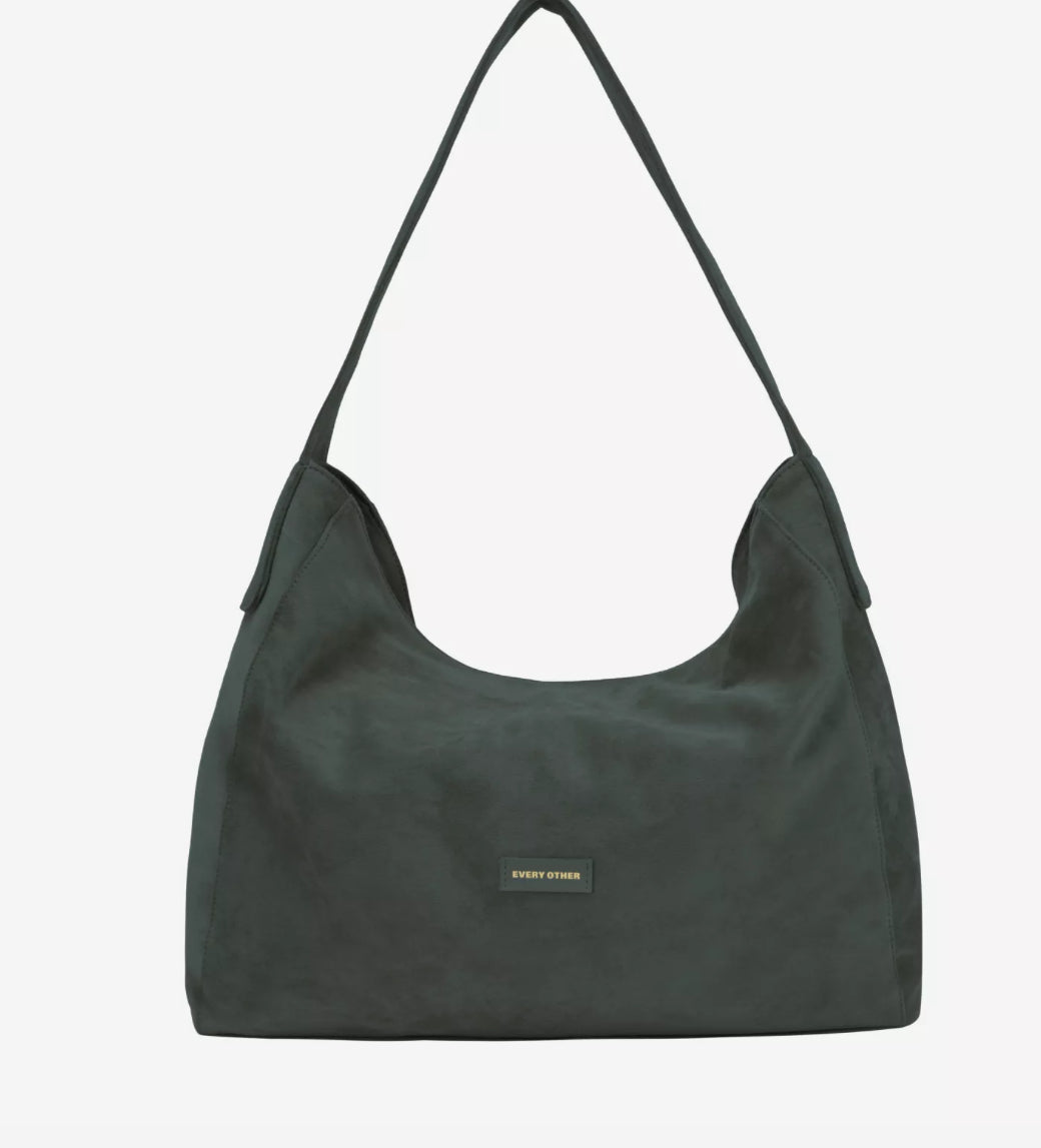 TASSEL SLOUCH SHOULDER  DARK GREEN