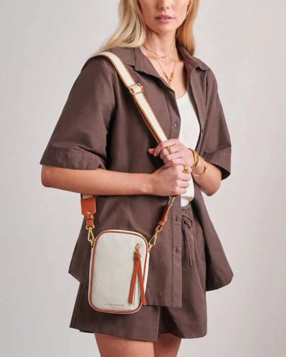 HALLIE SMALL CROSSBODY BAG COGNAC / CANVAS
