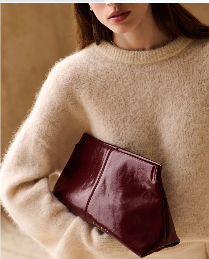 LAILA TEXTURED PATENT CLUTCH | CHERRY