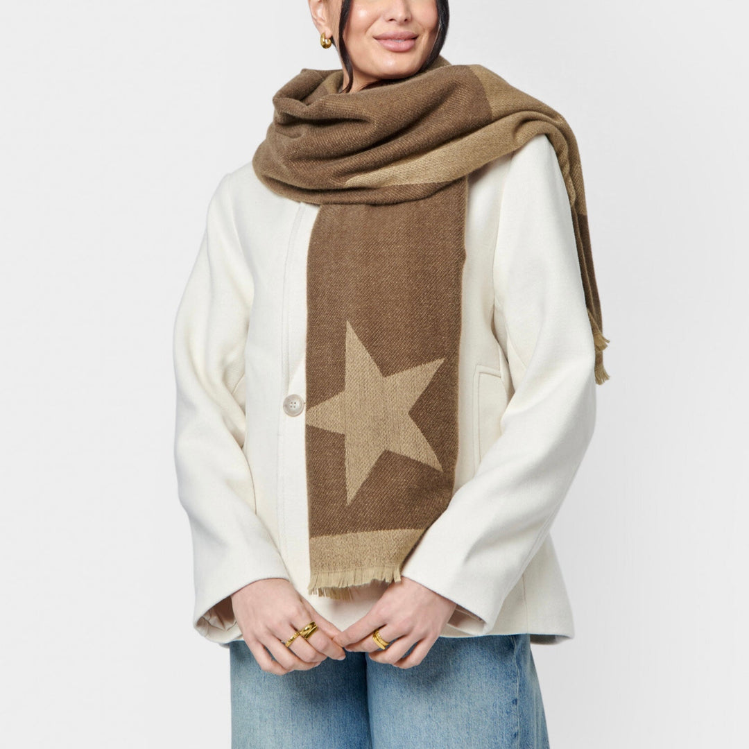 LARGE STAR PRINTED BLANKET SCARF IN CHOCOLATE AND SOFT TAN