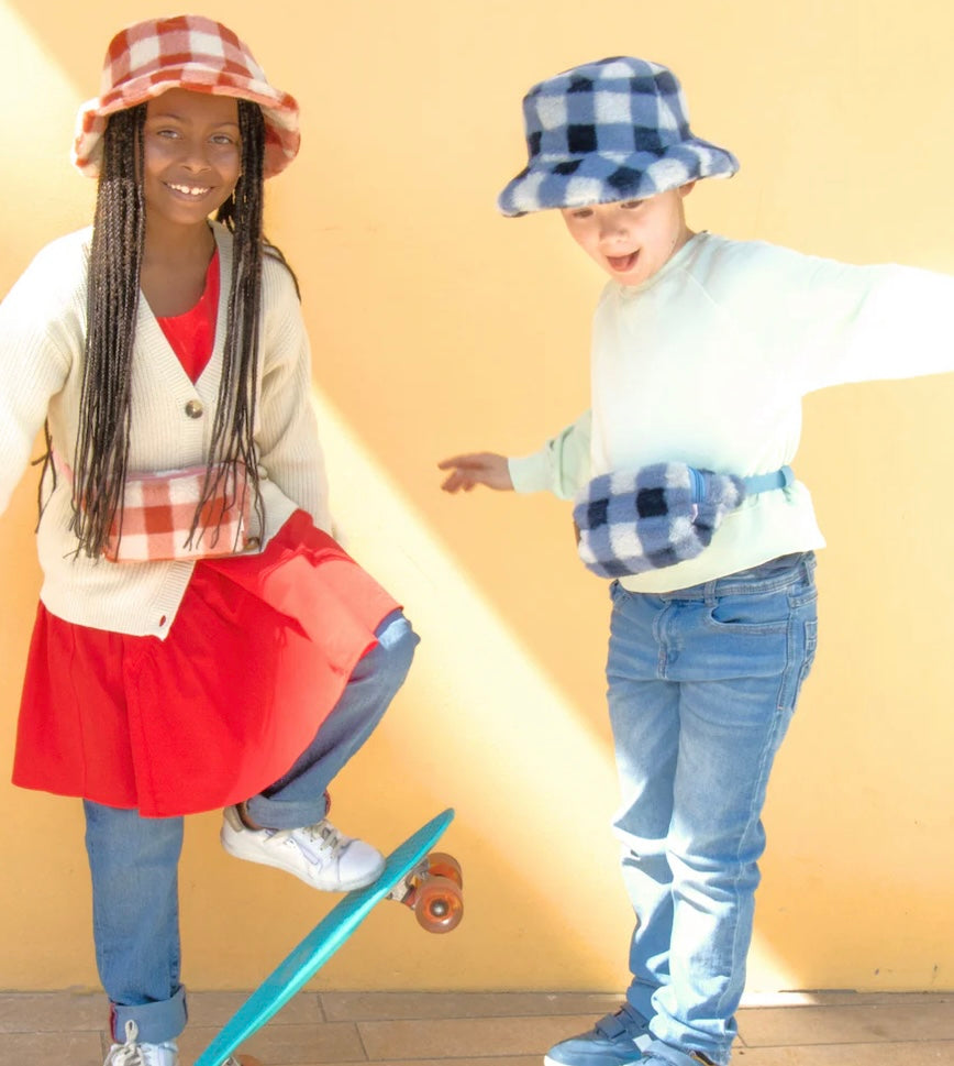 FURRY CHECKED BUCKET HAT BLUE