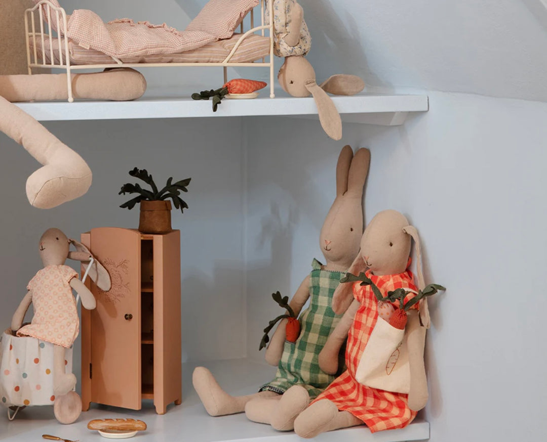 CARROTS IN SHOPPING BAG