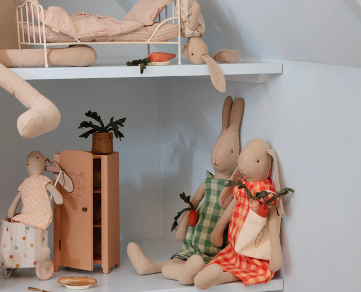 CARROTS IN SHOPPING BAG