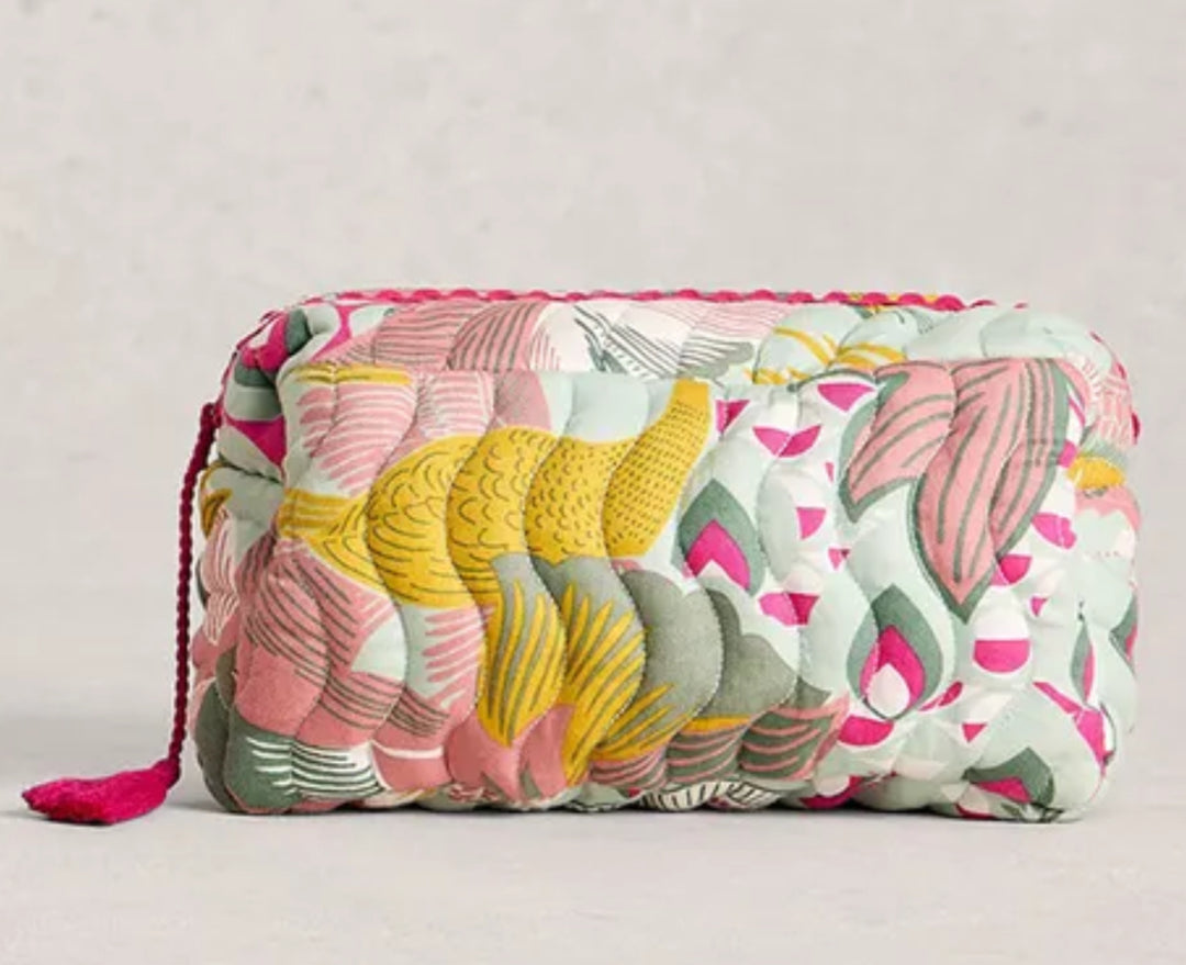 SHELBY QUILTED WASHBAG GREEN M.T