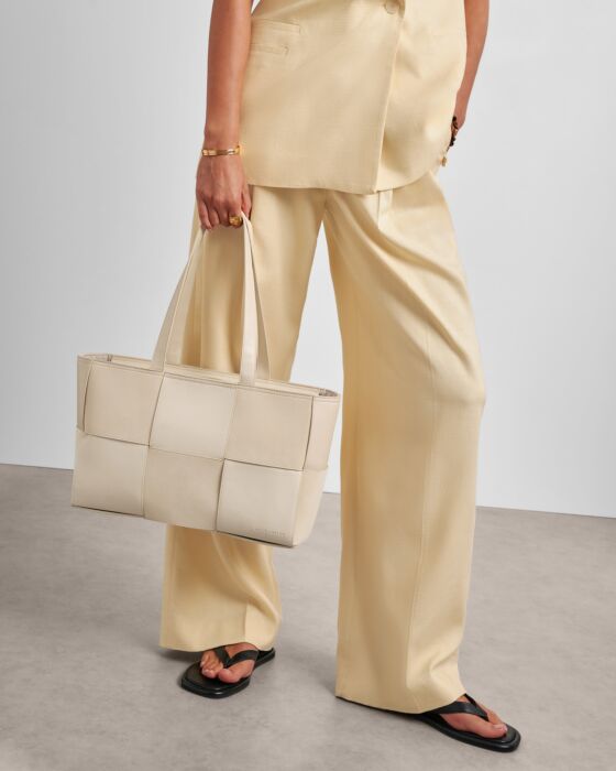 TAYA WOVEN SUEDETTE TOTE BAG | OFF WHITE / OFF WHITE SUEDETTE