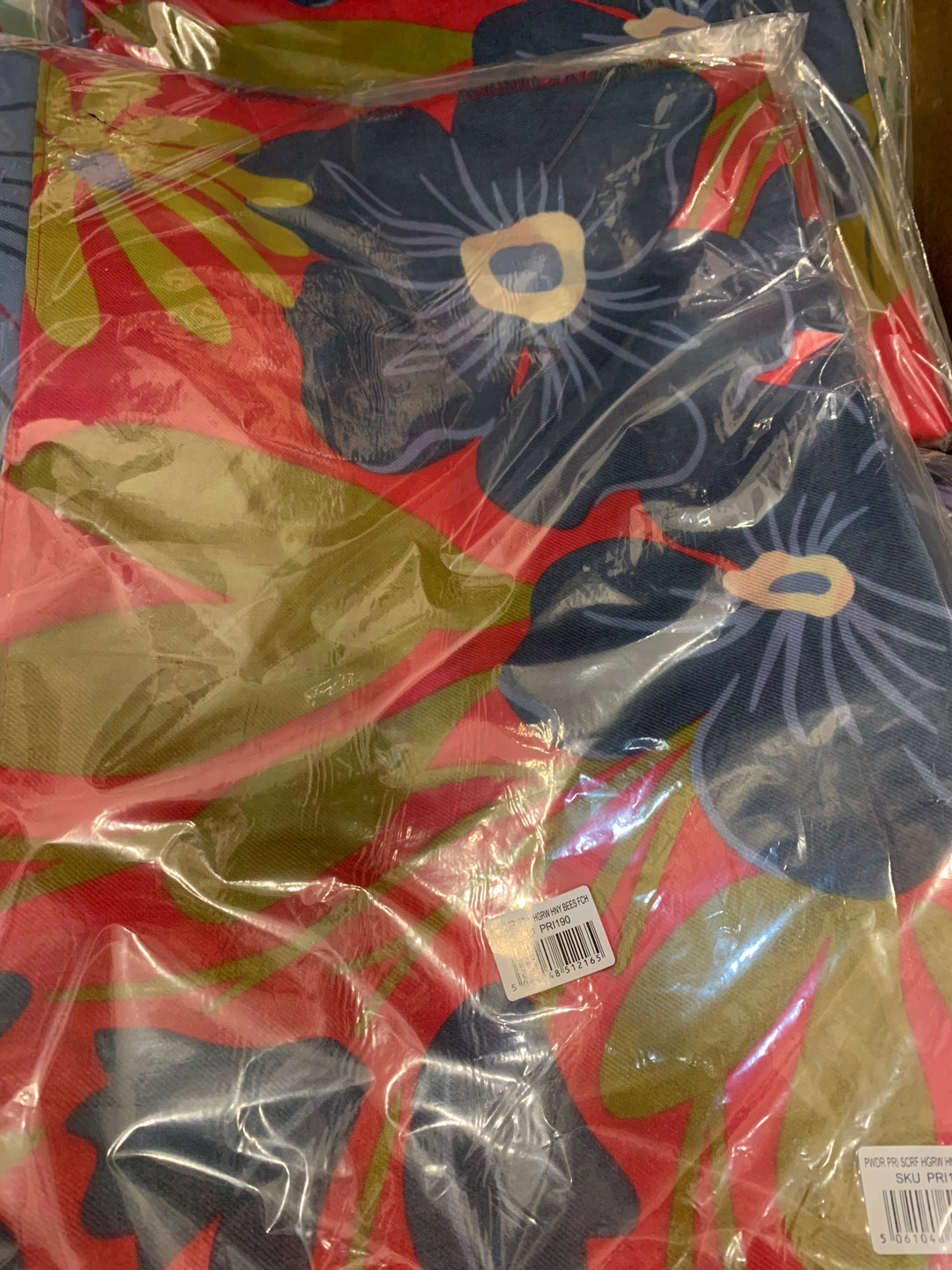 PRINT SCARF HONEY BEES FUCHSIA
