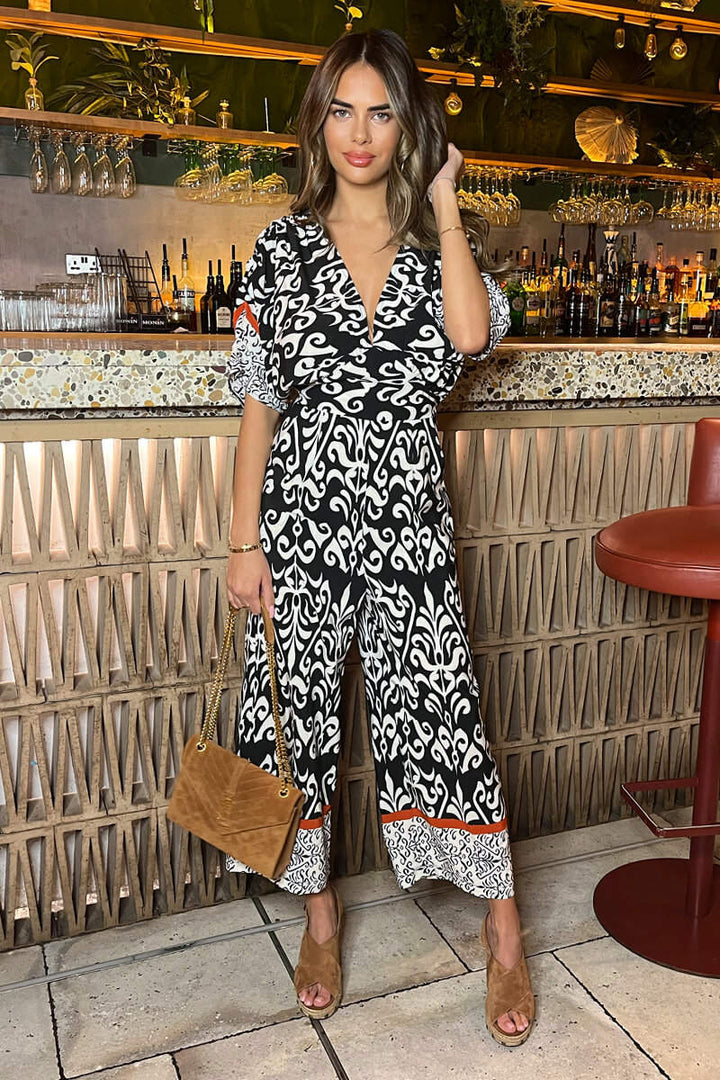 BLACK AND CREAM V-NECK JUMPSUIT