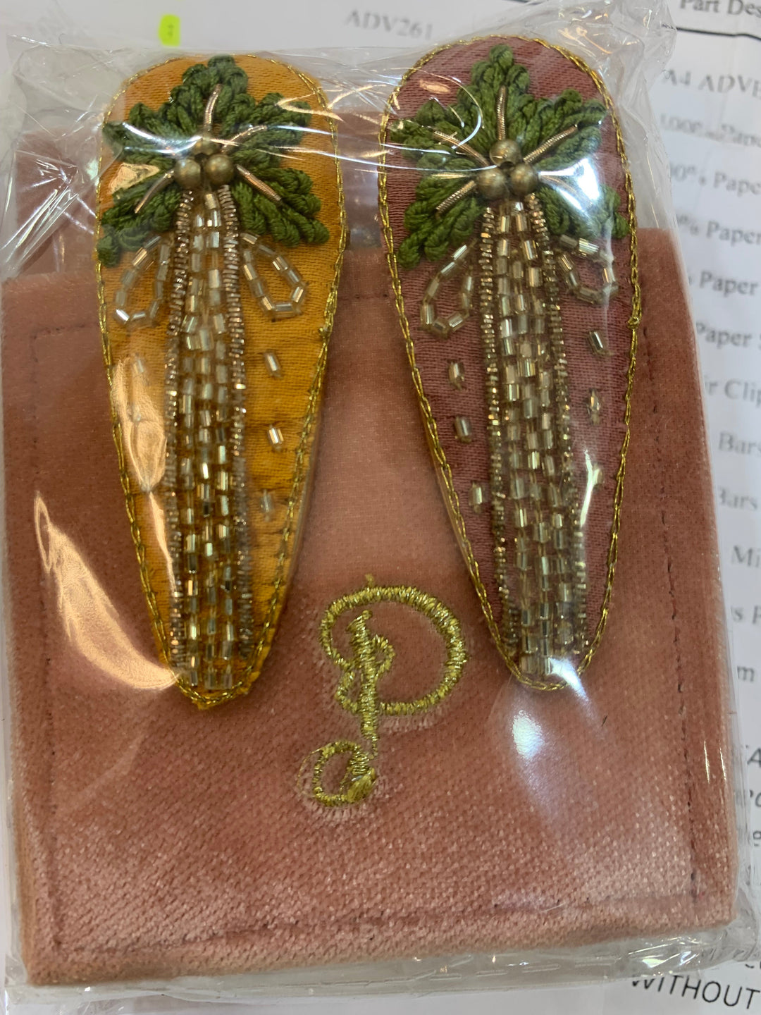 2PK  HAIR CLIPS PALM TREES DESIGN MODAL ON METAL BASE