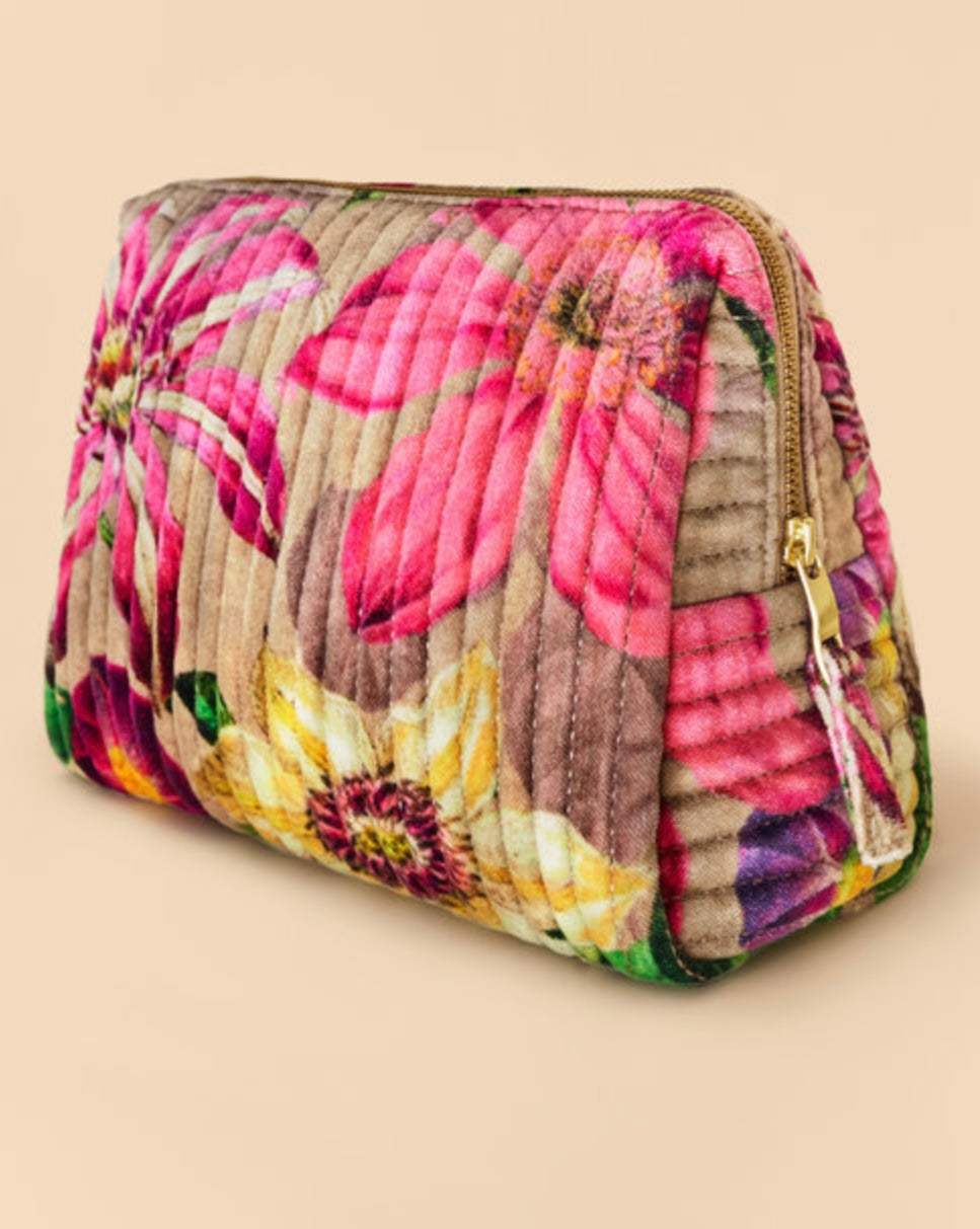 OVERSIZED BOTANICALS QUILTED WASHBAG