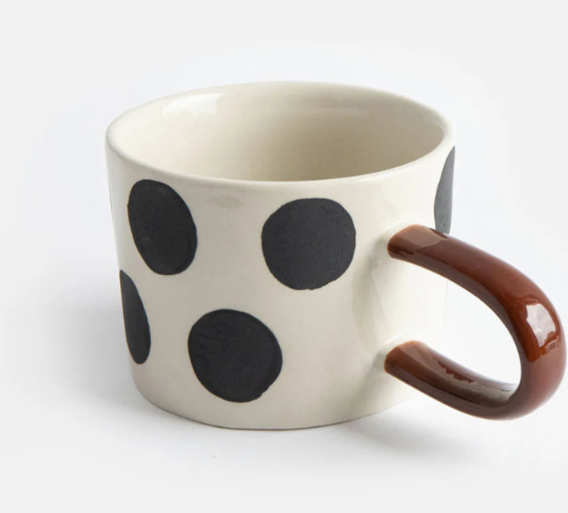 MONO SCATTERED DOTS MUG