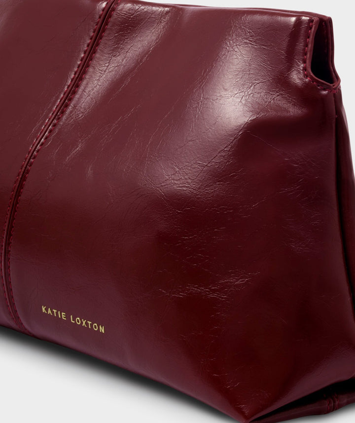 LAILA TEXTURED PATENT CLUTCH | CHERRY