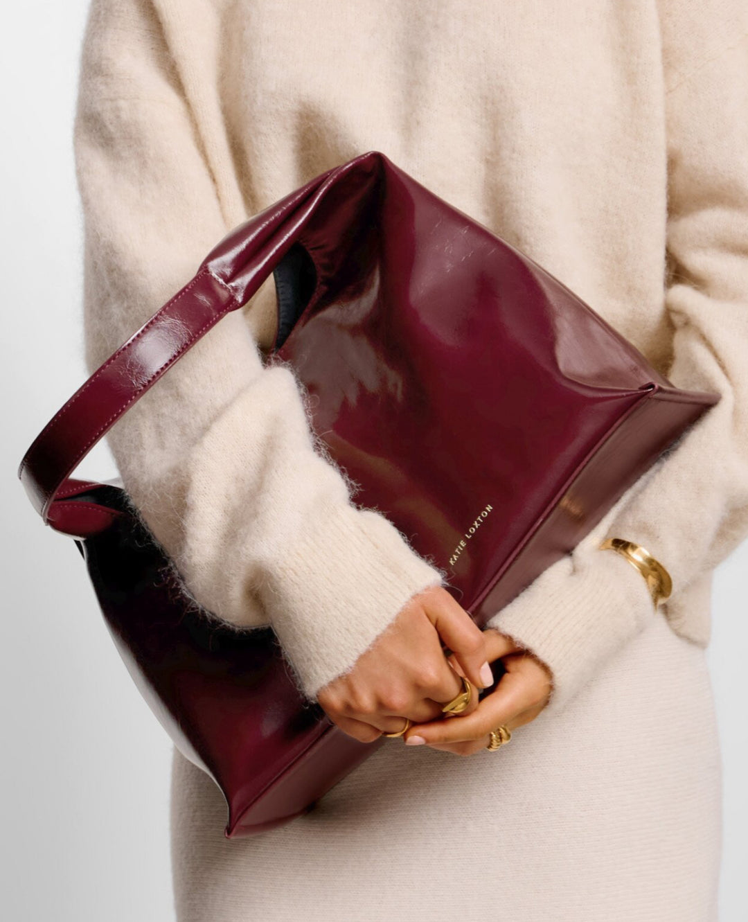 LAILA PATENT CRACKLE SLOUCH
SHOULDER BAG | CHERRY CRACKLE