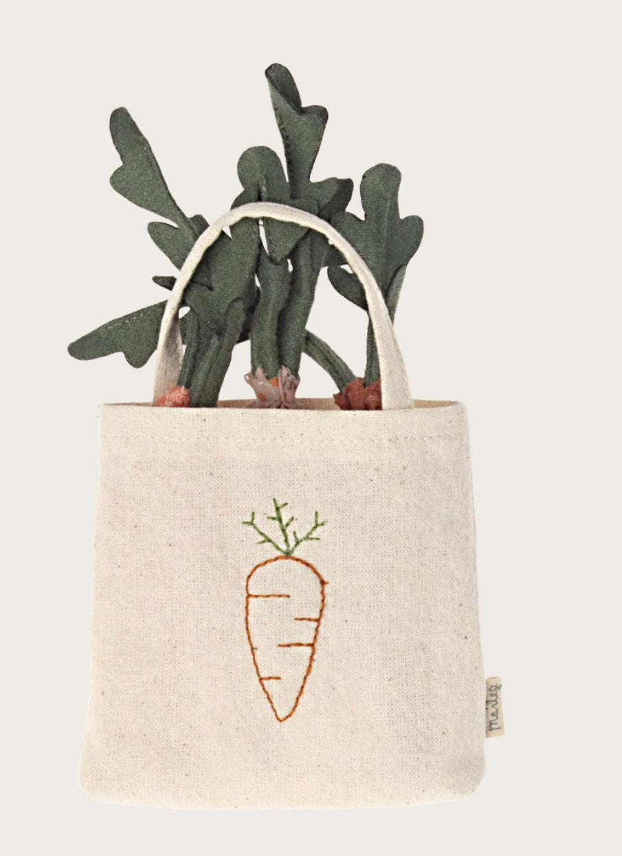CARROTS IN SHOPPING BAG
