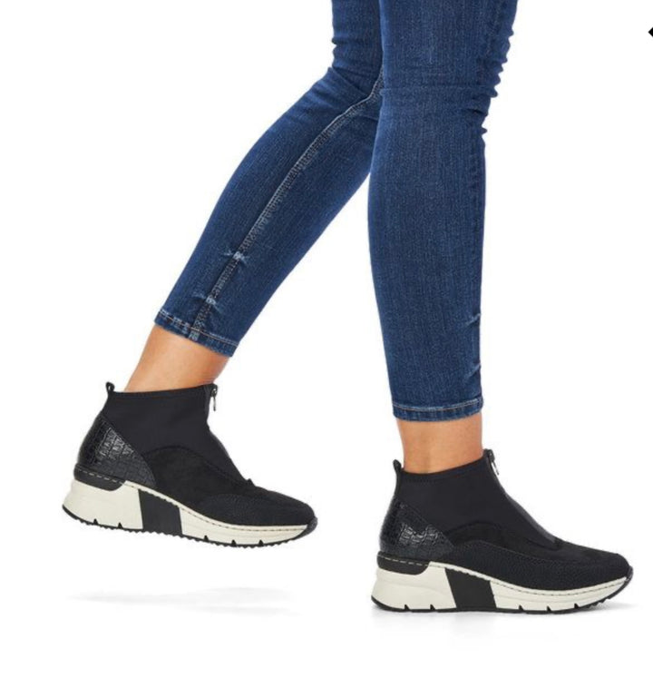 N6352-00 BLACK TRAINER