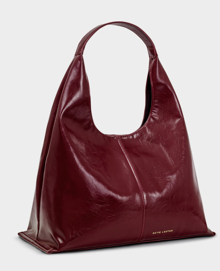 LAILA PATENT CRACKLE SLOUCH
SHOULDER BAG | CHERRY CRACKLE