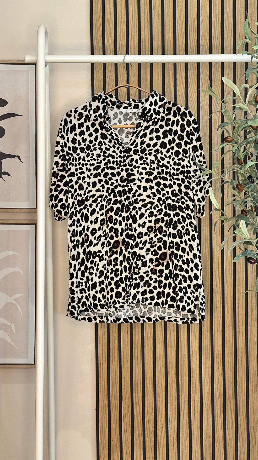 MMJOELLA CROP SHIRT BLACK LEO