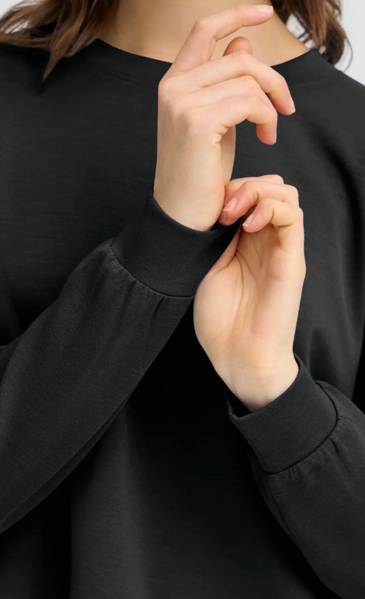 BLACK AURORA PULLOVER