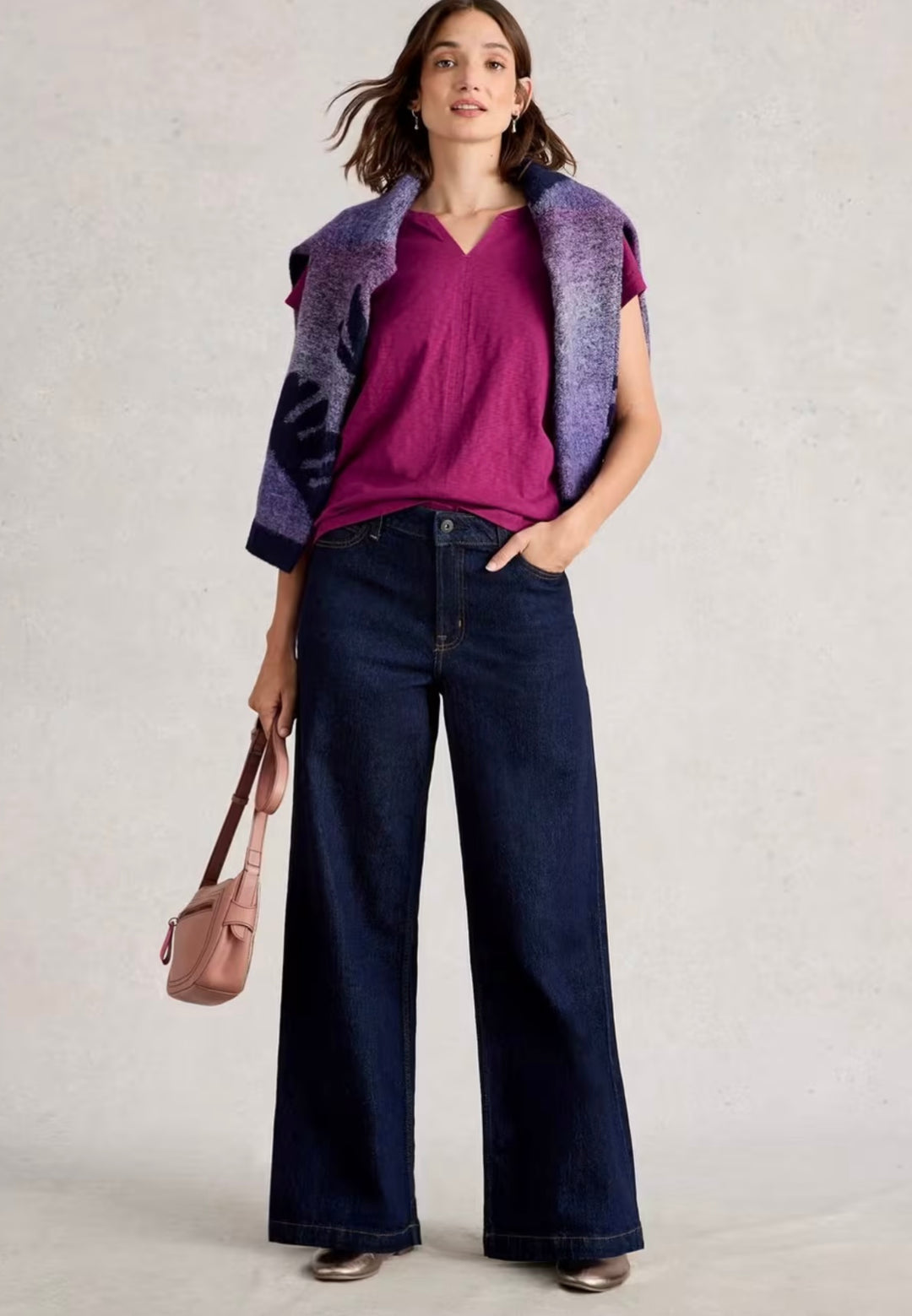 NELLY NOTCH NECK TEE DARK PLUM