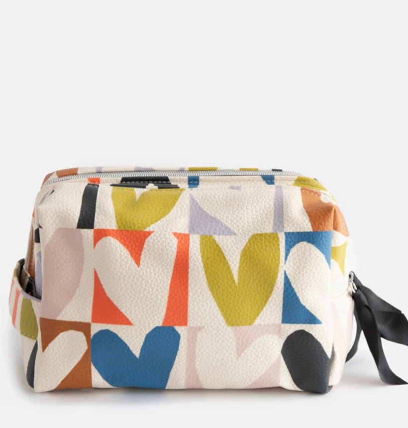 MULTI CHECKMATE HEART LARGE TRAVEL WASHBAG