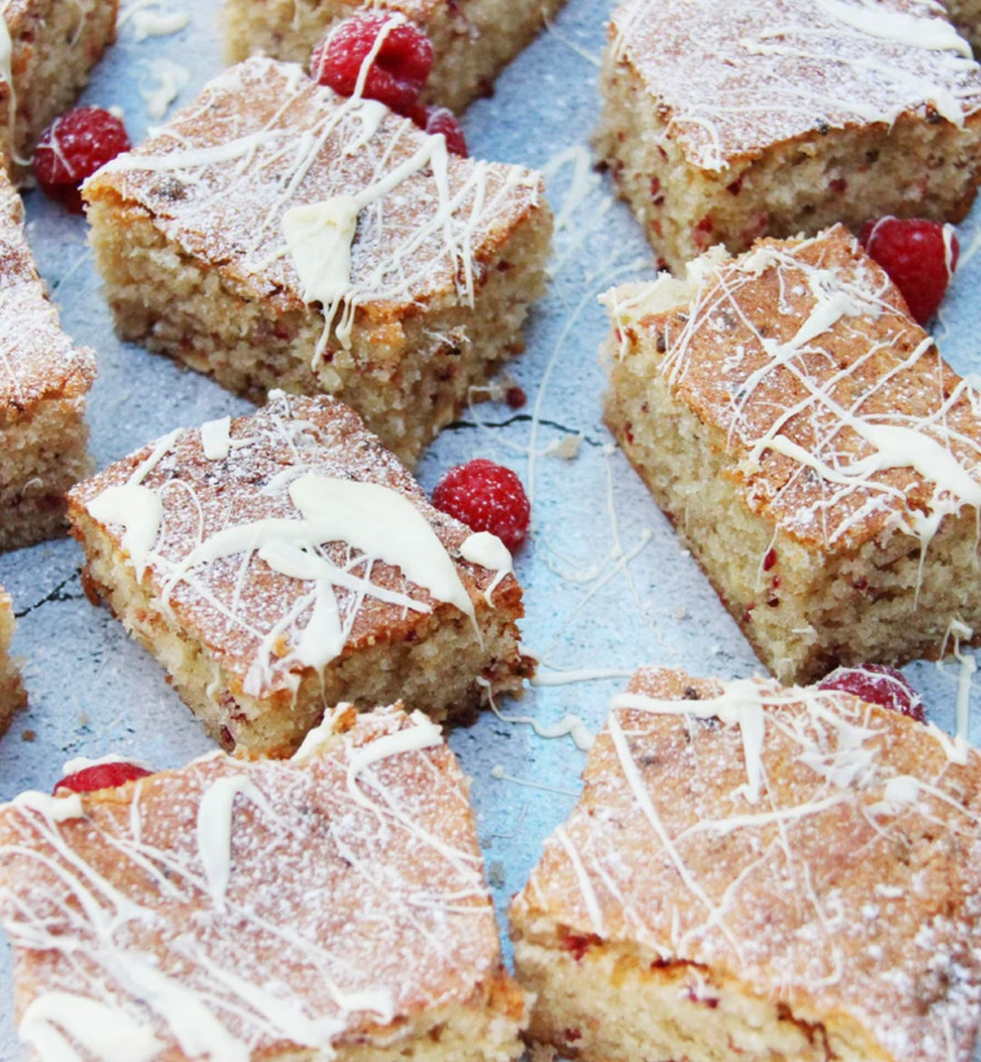 IRRESISTIBLE WHITE CHOCOLATE & RASPBERRY TRAY BAKE MIX