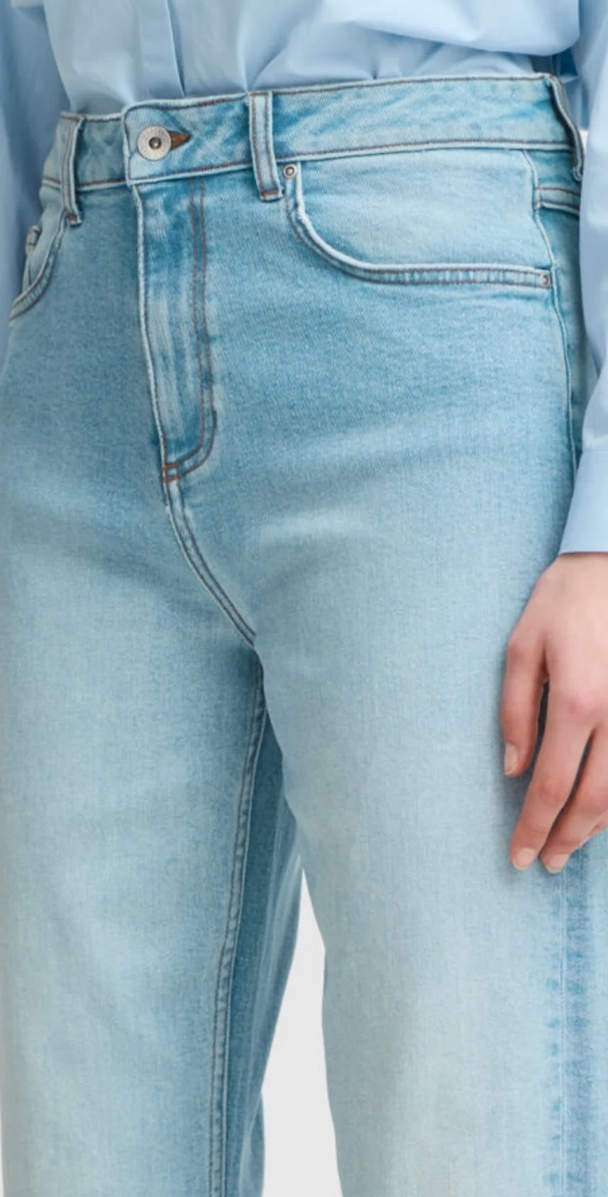 LIGHT BLUE DENIM LOETTA JEAN