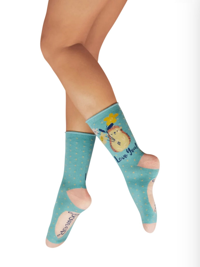 HEDGEHOG SHARING LOVE ANKLE SOCKS AQUA SIZE 3-8