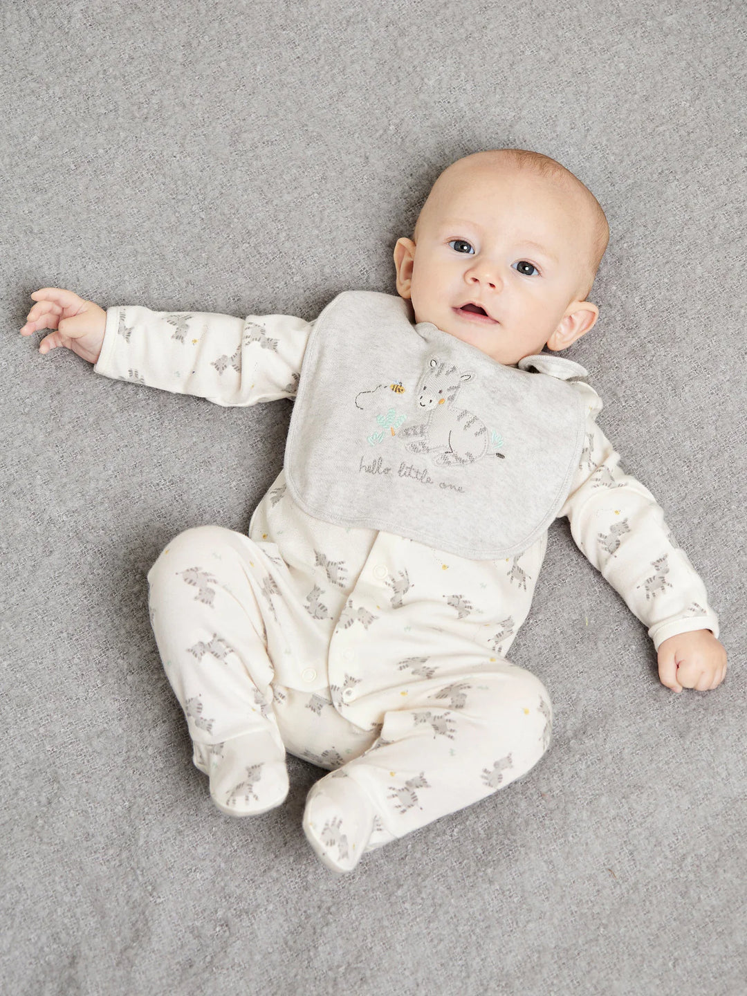 BABY UNISEX ESSENTIALS GIFT SET