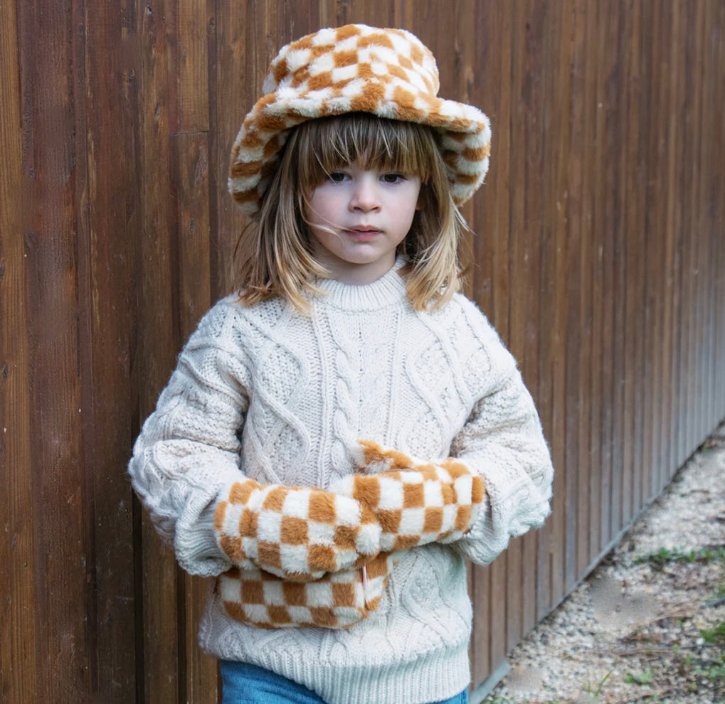 TOFFEE CHECK FURRY BUCKET HAT