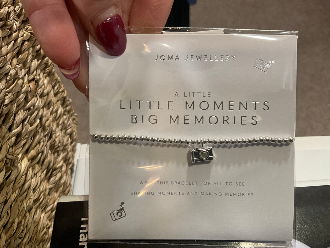 A LITTLE MOMENTS BIG MEMORIES BRACELET