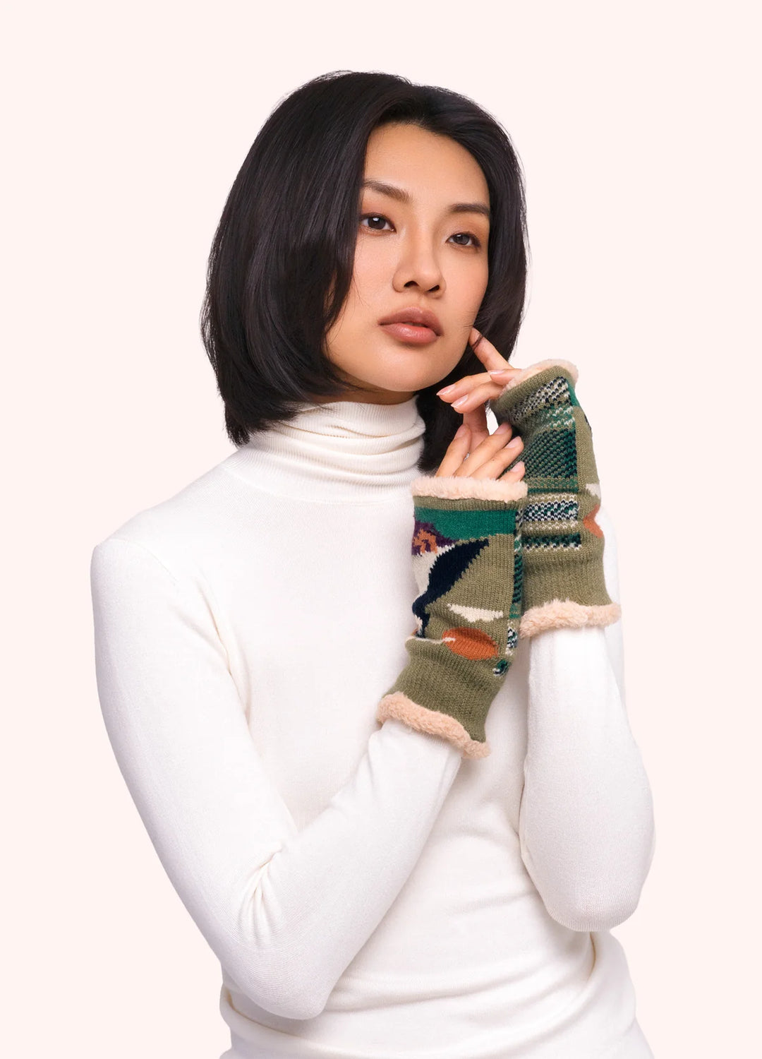 Powder ! Puffin Wrist Warmers in Moss